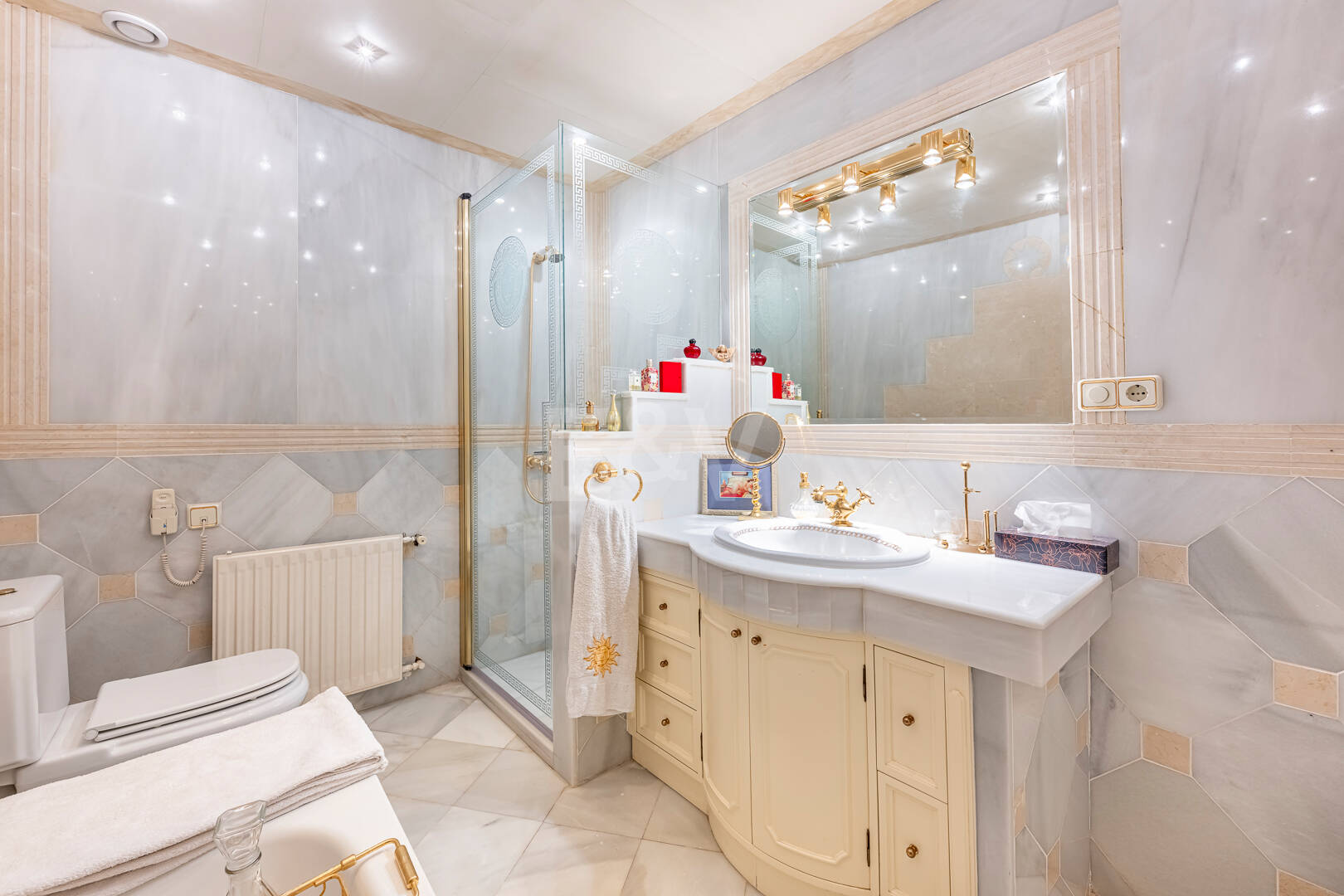 Villa clásica en primera línea de golf cerca de las mejores comodidades de Marbella