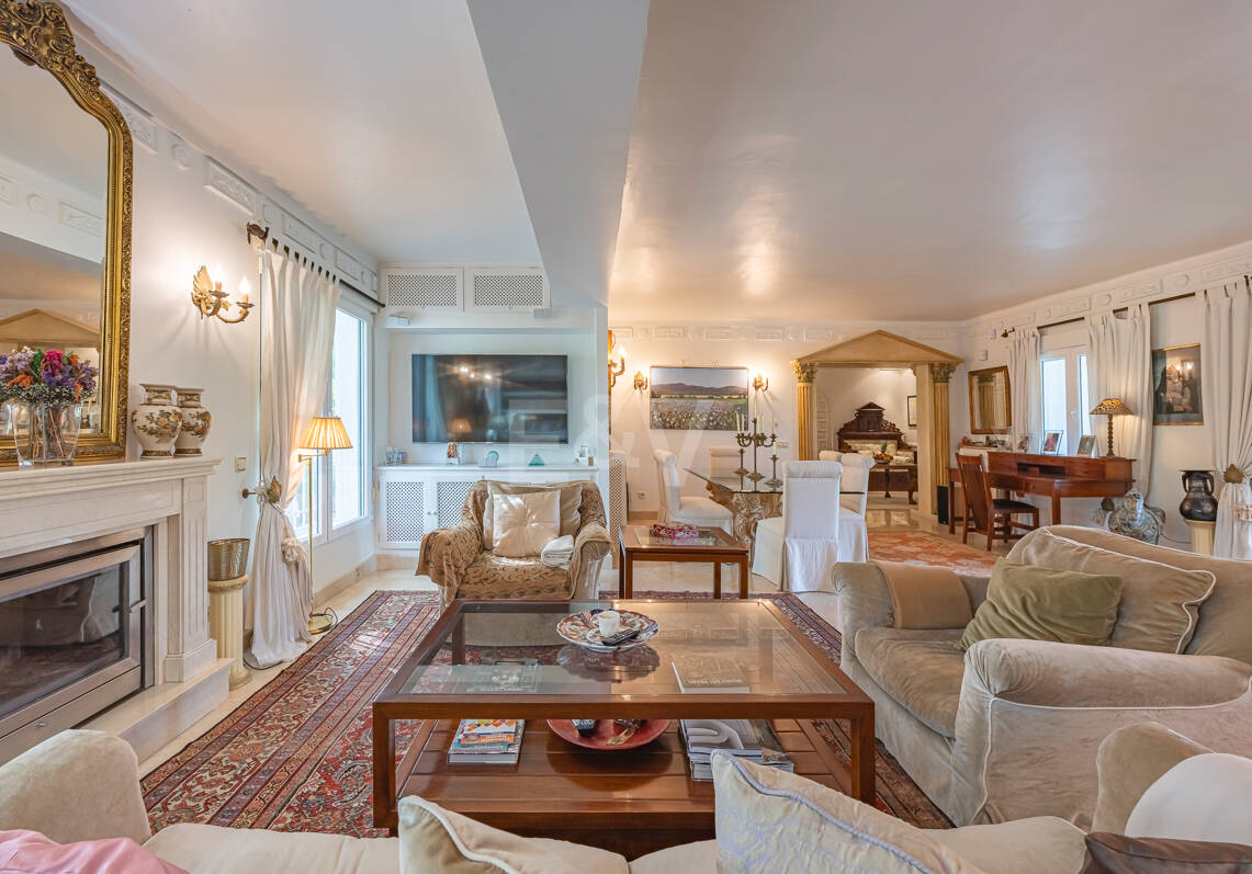 Villa classique sur la première ligne de golf près de Marbella