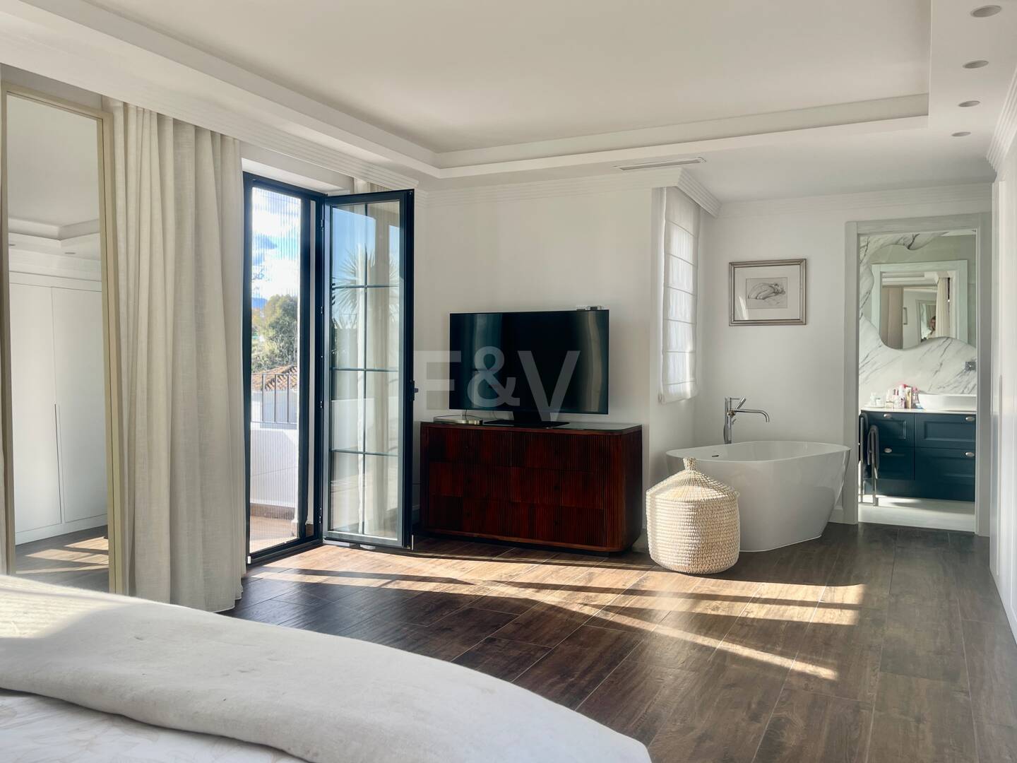 Villa contemporaine dans un cadre de golf proche des commodités