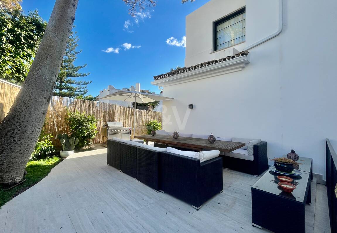 Villa contemporaine dans un cadre de golf proche des commodités