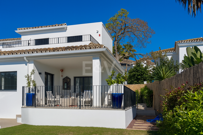 Villa contemporaine dans un cadre de golf proche des commodités