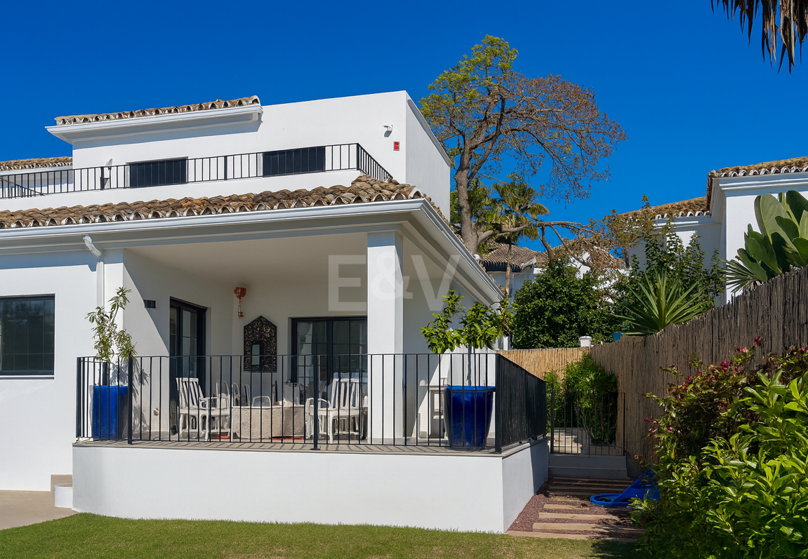 Villa contemporaine dans un cadre de golf proche des commodités