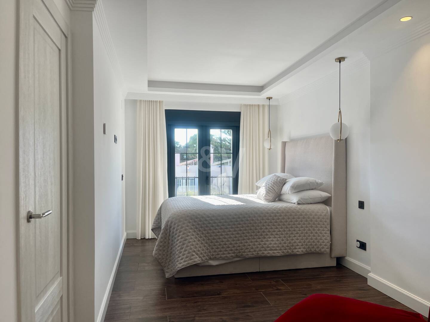 Villa contemporaine dans un cadre de golf proche des commodités