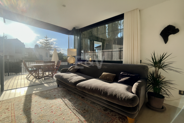 Villa contemporaine dans un cadre de golf proche des commodités