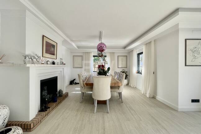 Villa contemporaine dans un cadre de golf proche des commodités