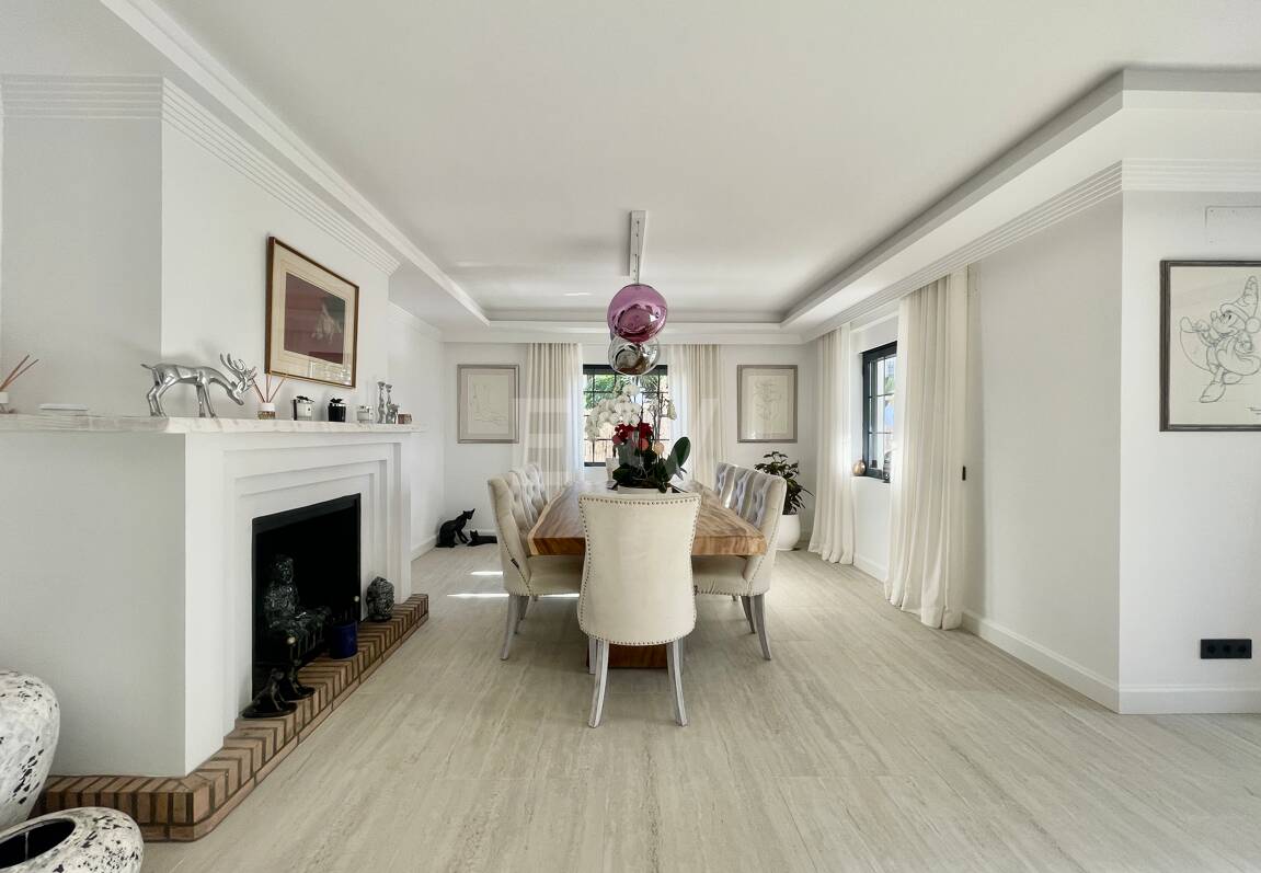 Villa contemporaine dans un cadre de golf proche des commodités