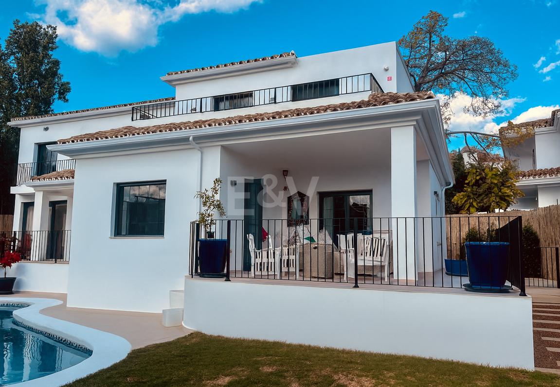 Villa contemporaine dans un cadre de golf proche des commodités