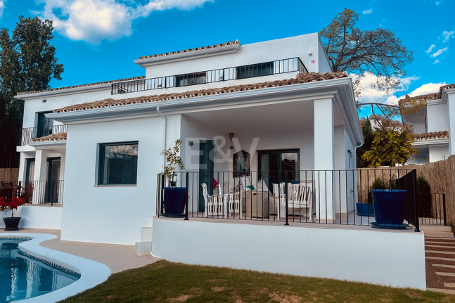 Villa contemporaine dans un cadre de golf proche des commodités