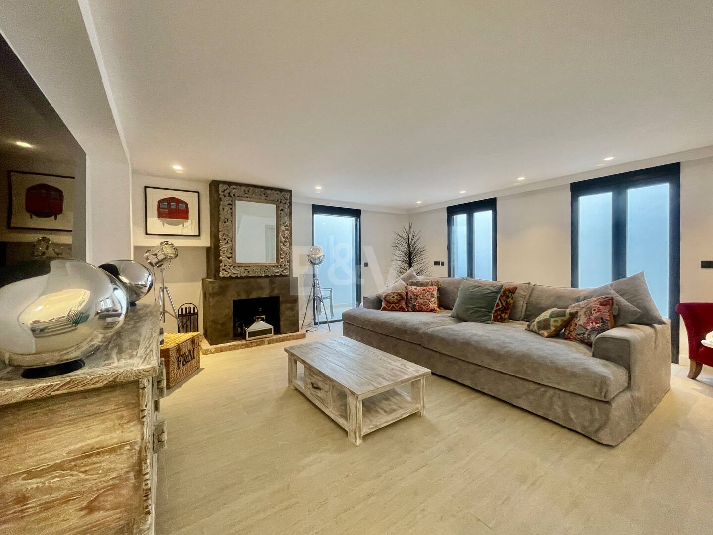 Villa contemporaine dans un cadre de golf proche des commodités