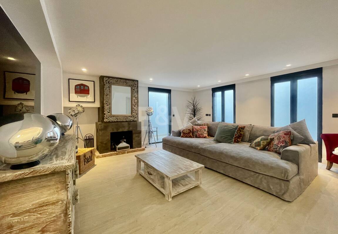 Villa contemporaine dans un cadre de golf proche des commodités