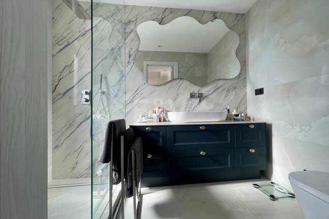 Villa contemporaine dans un cadre de golf proche des commodités