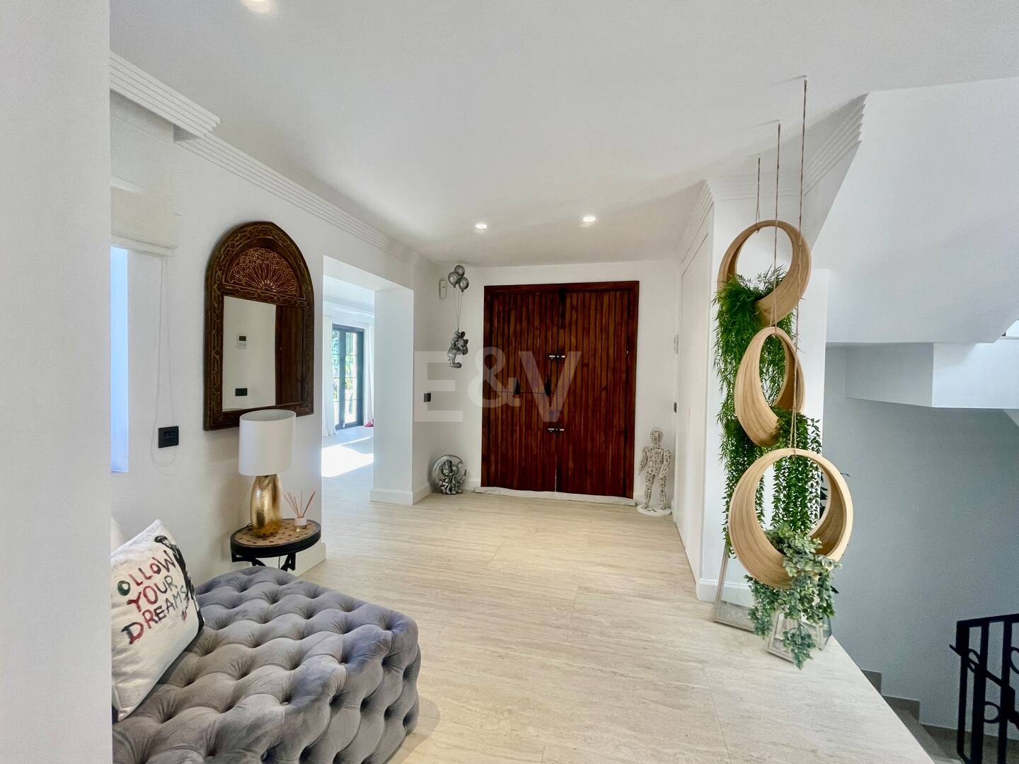 Villa contemporaine dans un cadre de golf proche des commodités