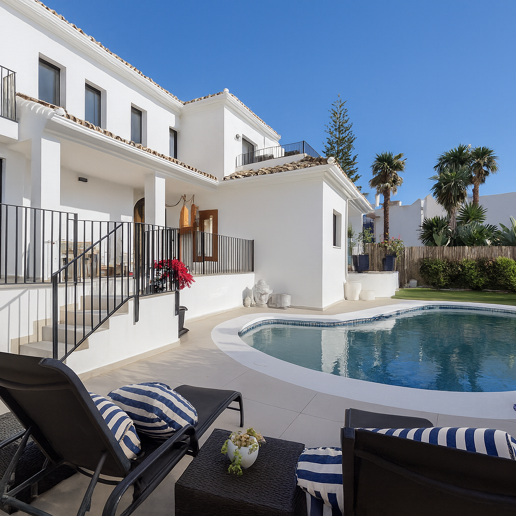 Contemporary Villa in a Golfside Setting Close to Amenities