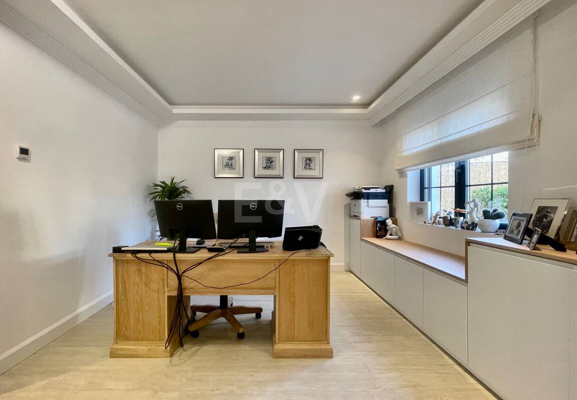 Villa contemporaine dans un cadre de golf proche des commodités