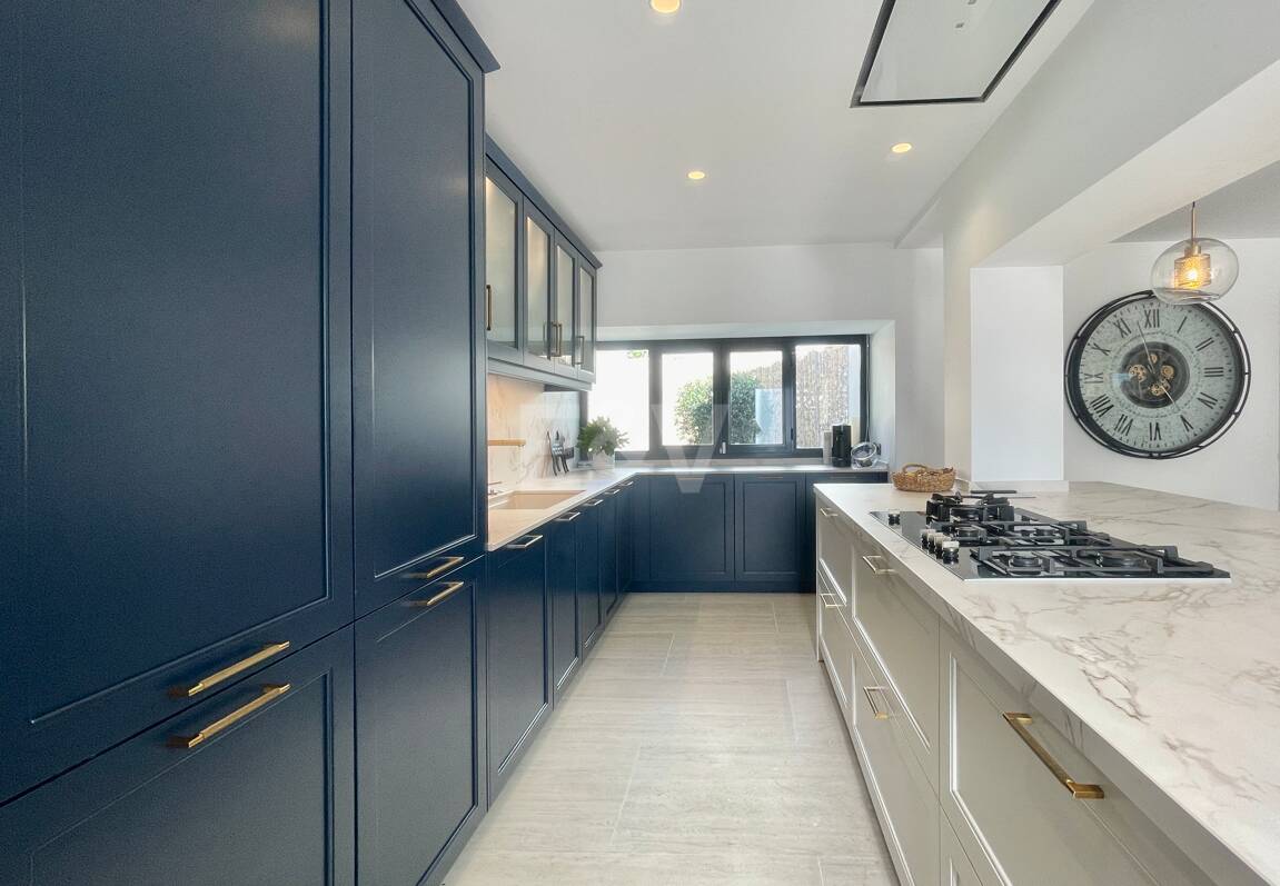 Villa contemporaine dans un cadre de golf proche des commodités