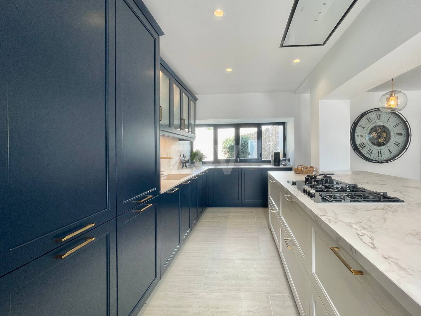 Villa contemporaine dans un cadre de golf proche des commodités