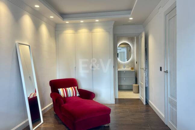 Villa contemporaine dans un cadre de golf proche des commodités