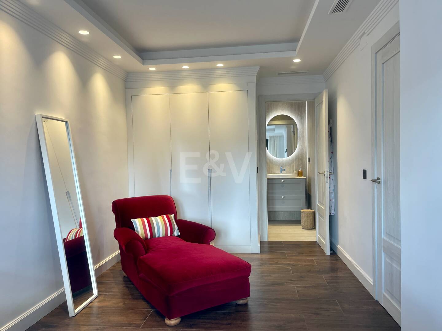 Villa contemporaine dans un cadre de golf proche des commodités