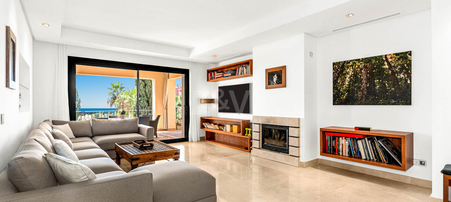 Apartamento espacioso con vistas al mar y amplia terraza en La Quinta