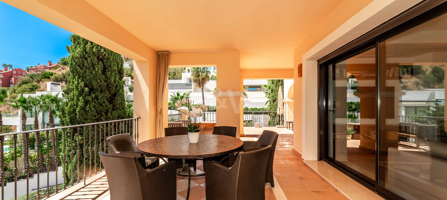 Apartamento espacioso con vistas al mar y amplia terraza en La Quinta