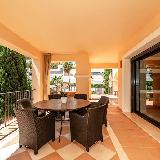 Apartamento espacioso con vistas al mar y amplia terraza en La Quinta