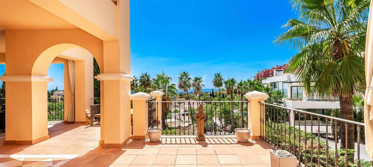 Apartamento espacioso con vistas al mar y amplia terraza en La Quinta