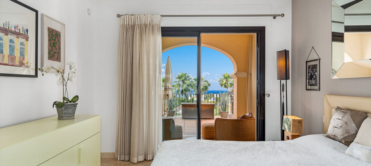 Apartamento espacioso con vistas al mar y amplia terraza en La Quinta