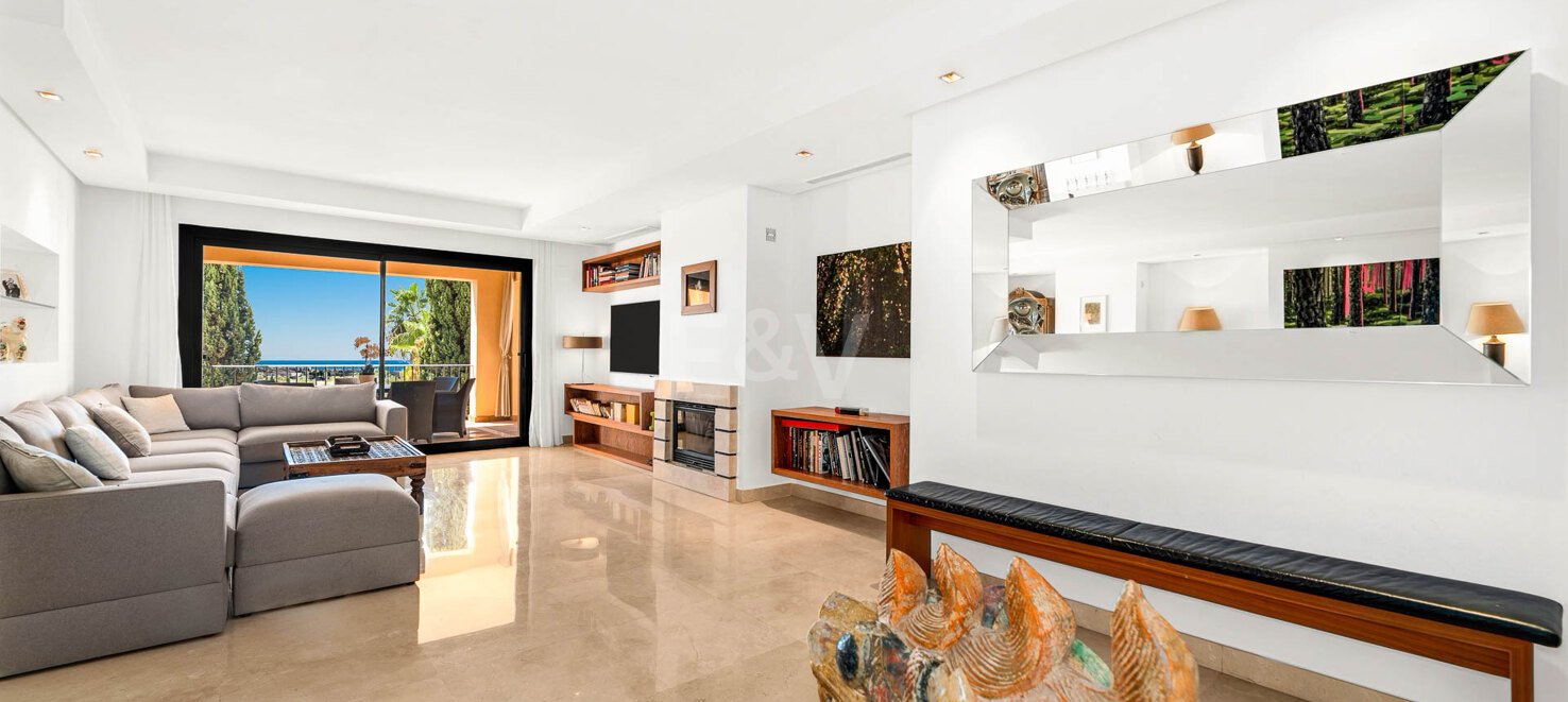 Apartamento espacioso con vistas al mar y amplia terraza en La Quinta