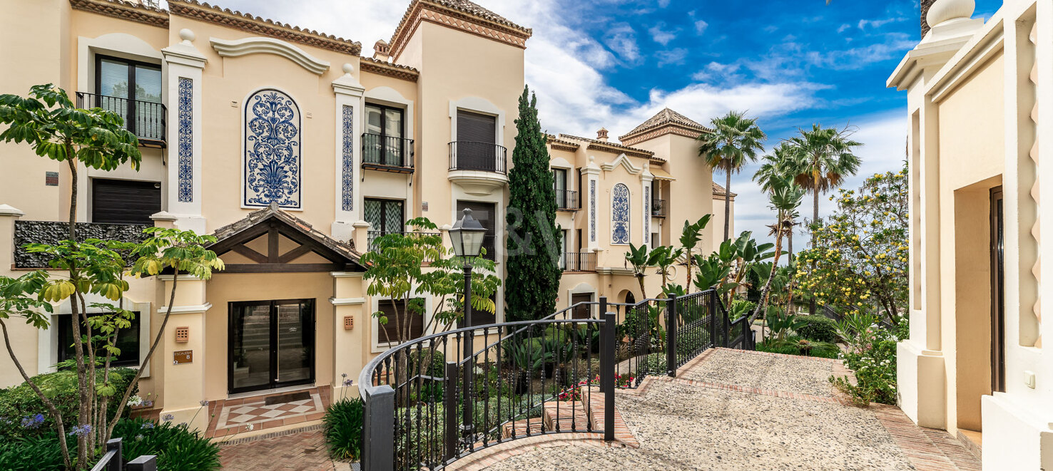 Apartamento espacioso con vistas al mar y amplia terraza en La Quinta