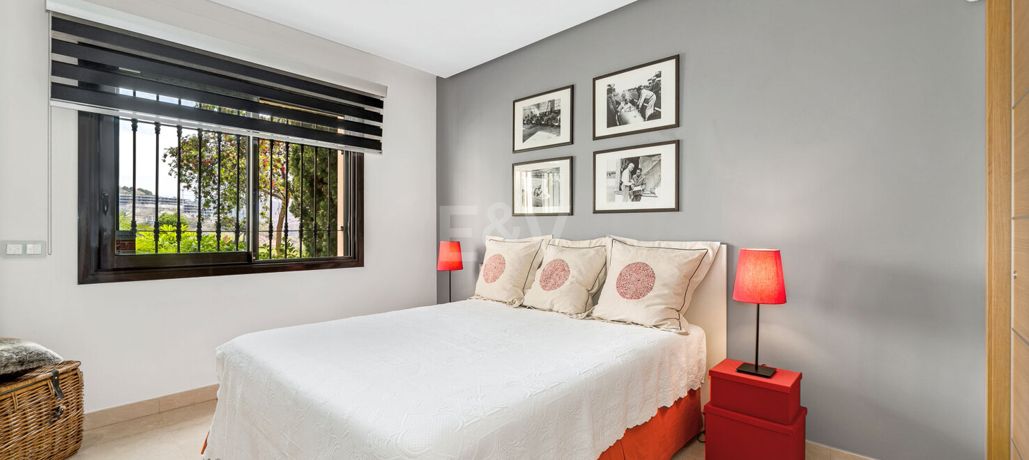 Apartamento espacioso con vistas al mar y amplia terraza en La Quinta