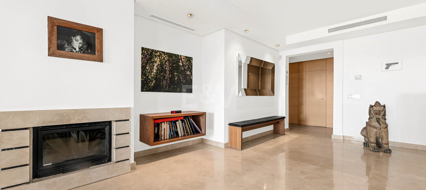 Apartamento espacioso con vistas al mar y amplia terraza en La Quinta