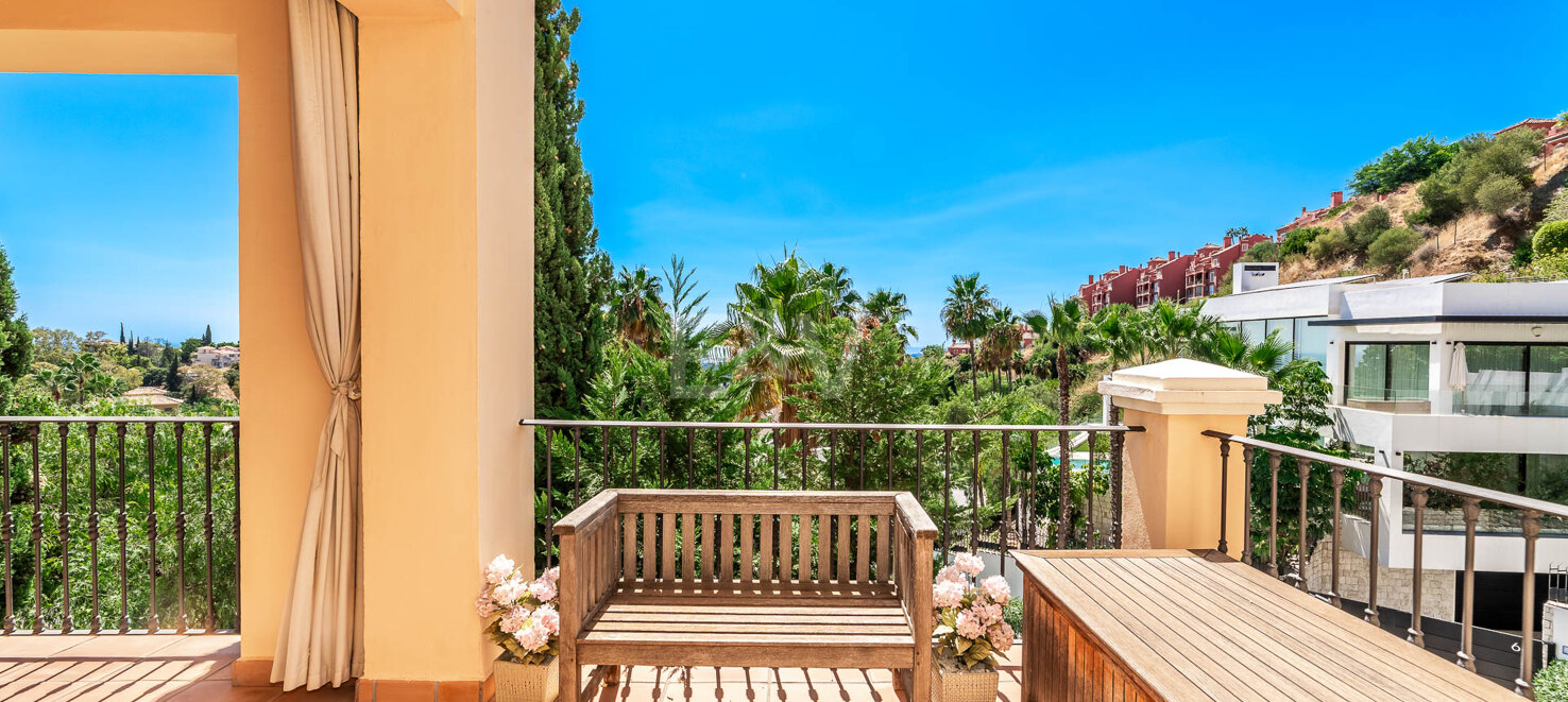 Apartamento espacioso con vistas al mar y amplia terraza en La Quinta