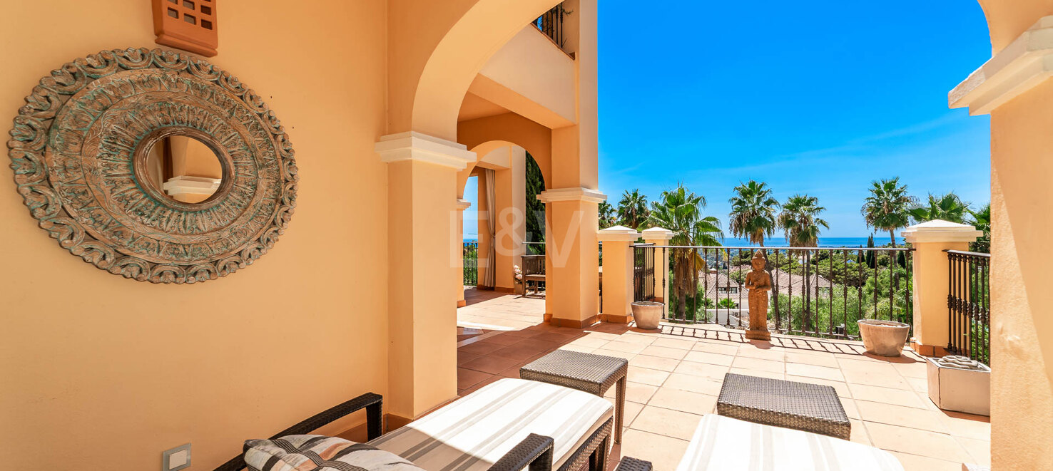 Apartamento espacioso con vistas al mar y amplia terraza en La Quinta