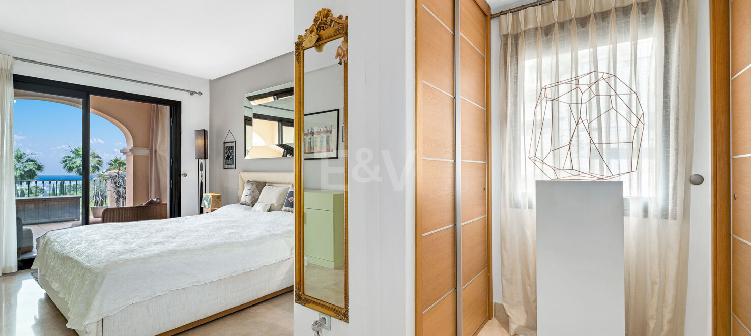 Apartamento espacioso con vistas al mar y amplia terraza en La Quinta