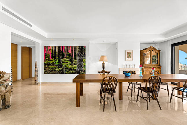 Luxuriöse, Großzügige Wohnung mit Meerblick