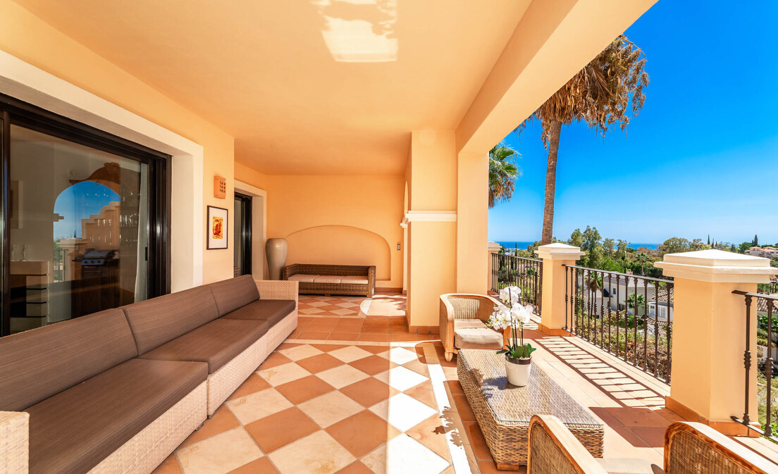 Luxury Spacious Apartment With Sea Views