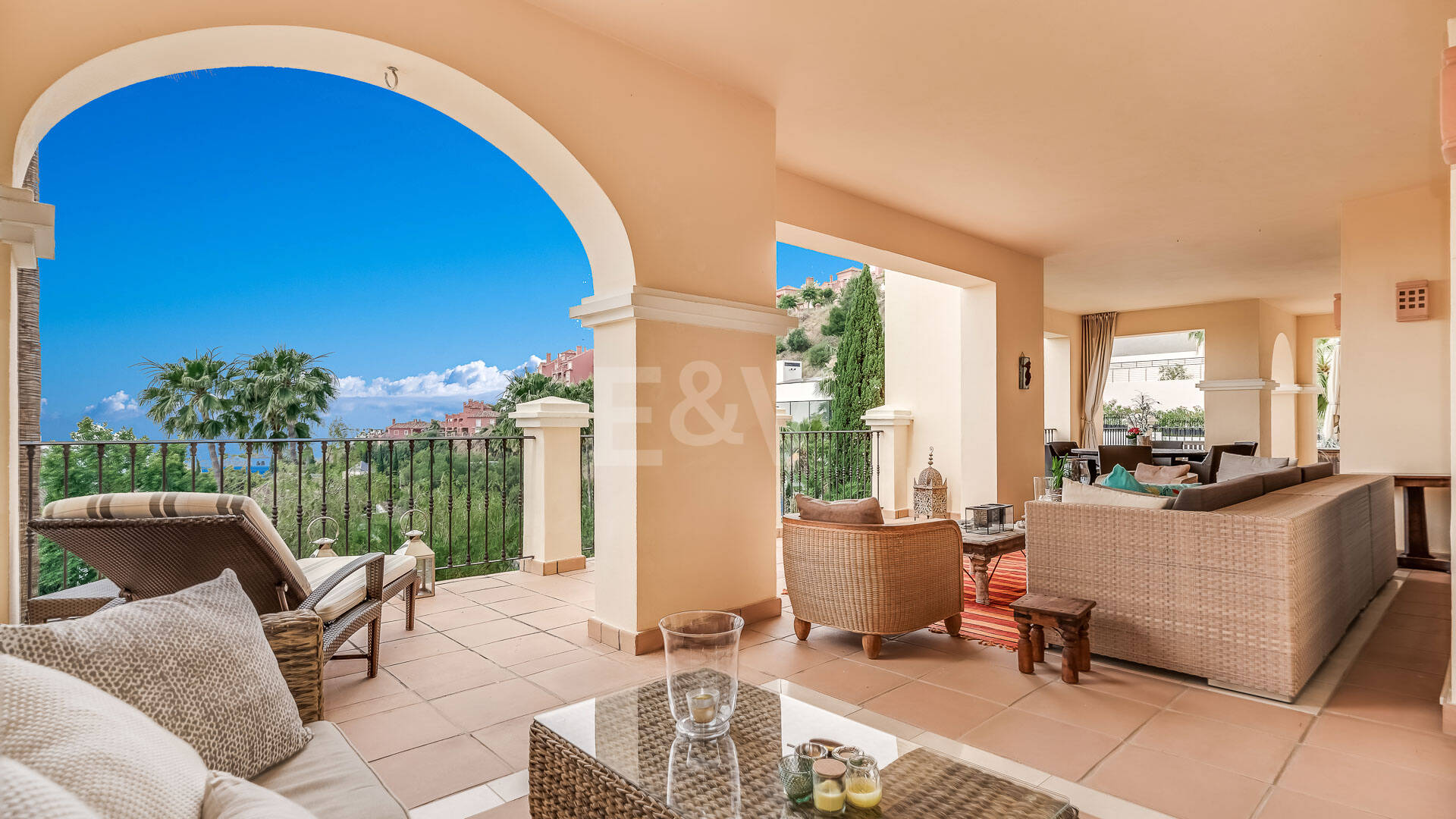 Luxuriöse, Großzügige Wohnung mit Meerblick