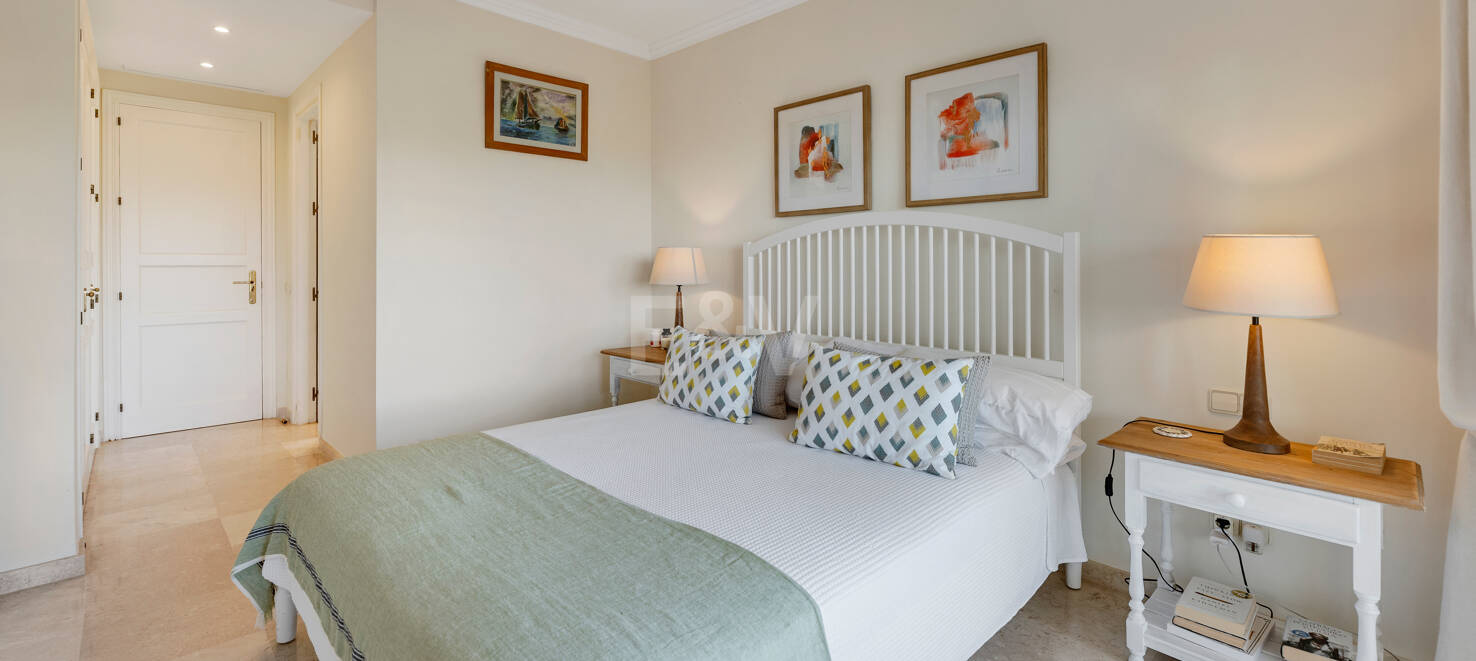 Apartamento de lujo en esquina con vistas espectaculares en Elviria Hills
