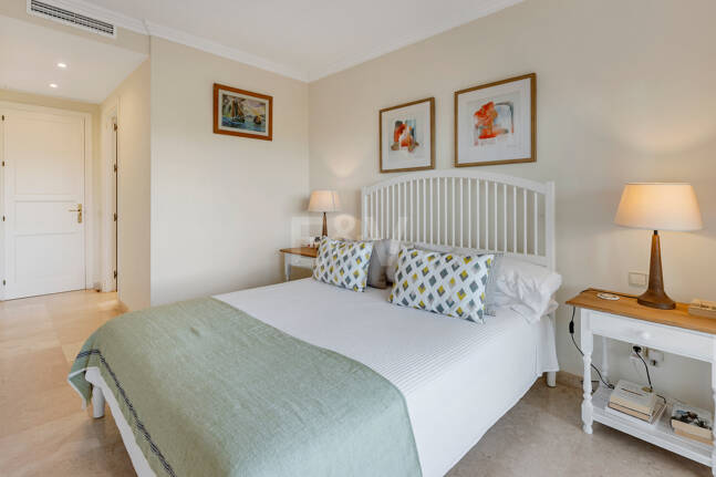 Apartamento de lujo en esquina con vistas espectaculares en Elviria Hills