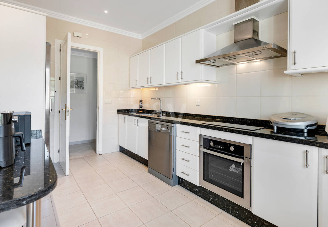 Apartamento de lujo en esquina con vistas espectaculares en Elviria Hills