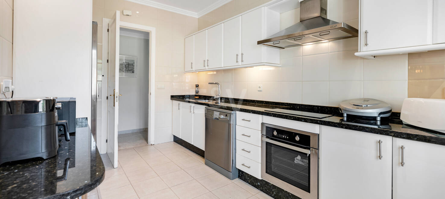 Apartamento de lujo en esquina con vistas espectaculares en Elviria Hills