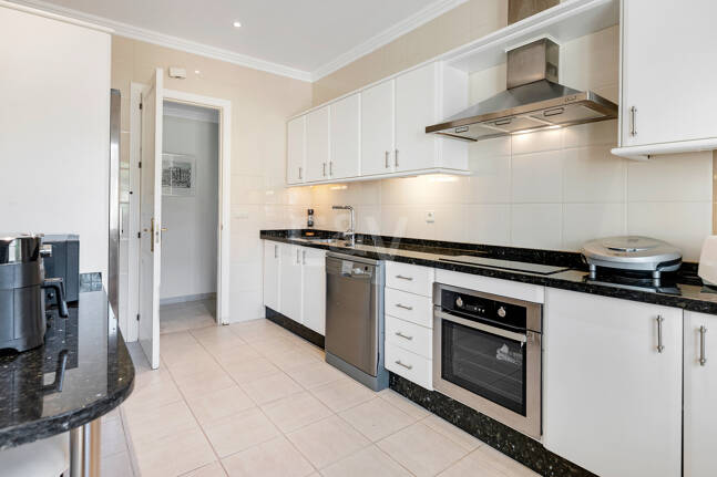 Apartamento de lujo en esquina con vistas espectaculares en Elviria Hills