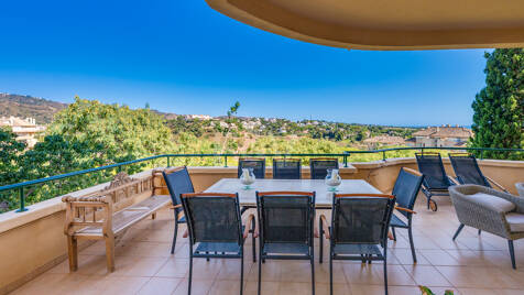 Luxuswohnung an der Ecke mit spektakulärer Aussicht in Elviria Hills