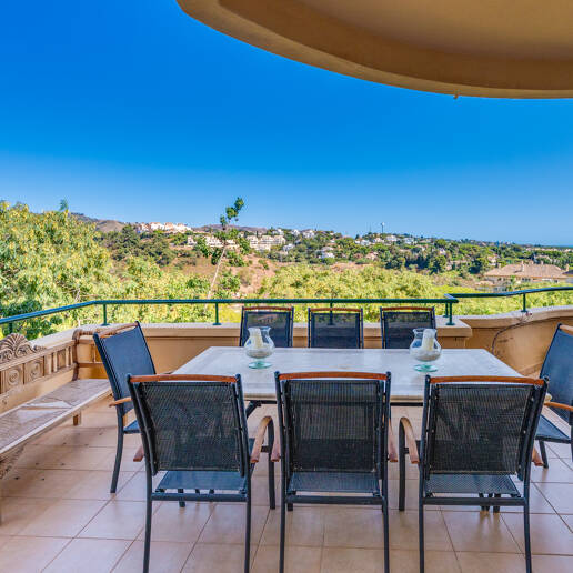 Apartamento de lujo en esquina con vistas espectaculares en Elviria Hills