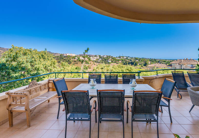 Apartamento de lujo en esquina con vistas espectaculares en Elviria Hills