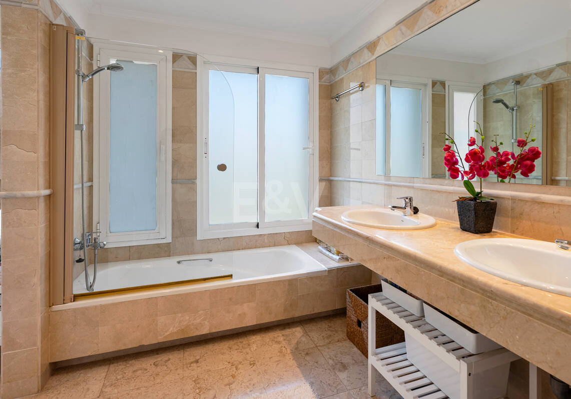 Appartement de luxe Corner avec vues spectaculaires à Elviria Hills