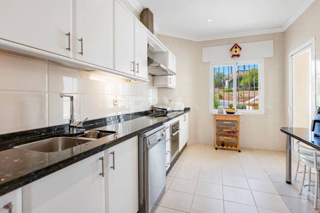 Apartamento de lujo en esquina con vistas espectaculares en Elviria Hills