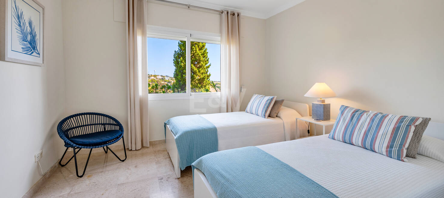 Apartamento de lujo en esquina con vistas espectaculares en Elviria Hills