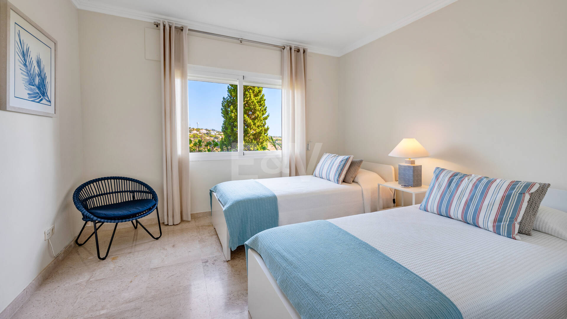 Apartamento de lujo en esquina con vistas espectaculares en Elviria Hills