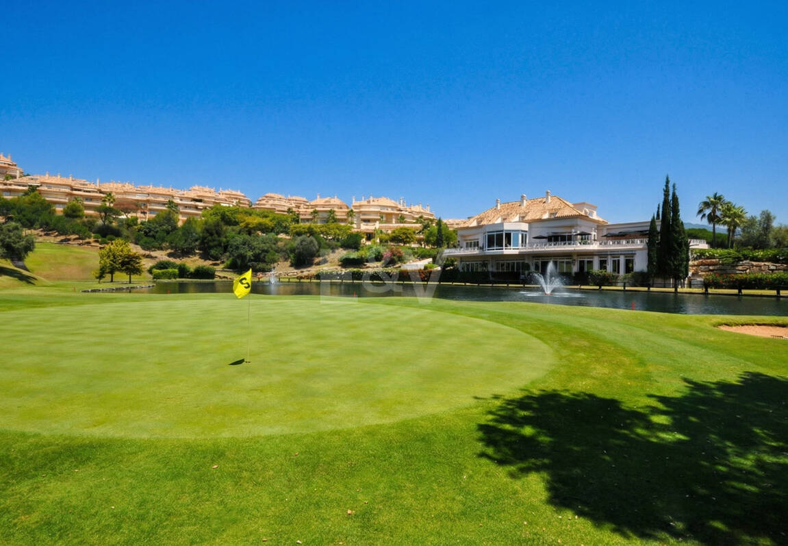 Apartamento de lujo en esquina con vistas espectaculares en Elviria Hills